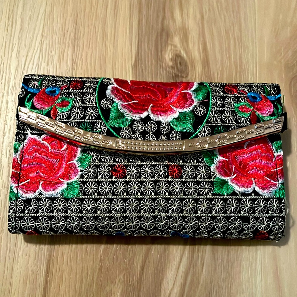 Floral embroidered clutch